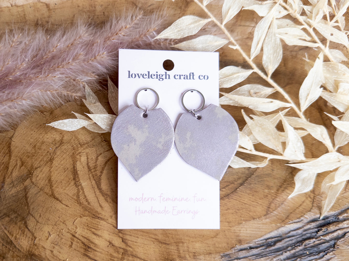 Distressed Metallic Notched Petal