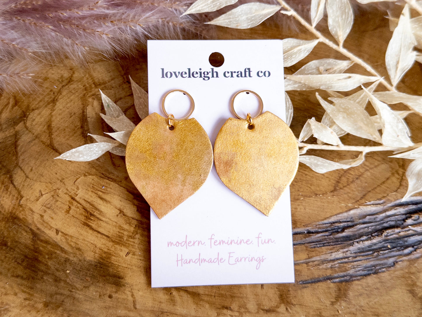 Distressed Metallic Notched Petal